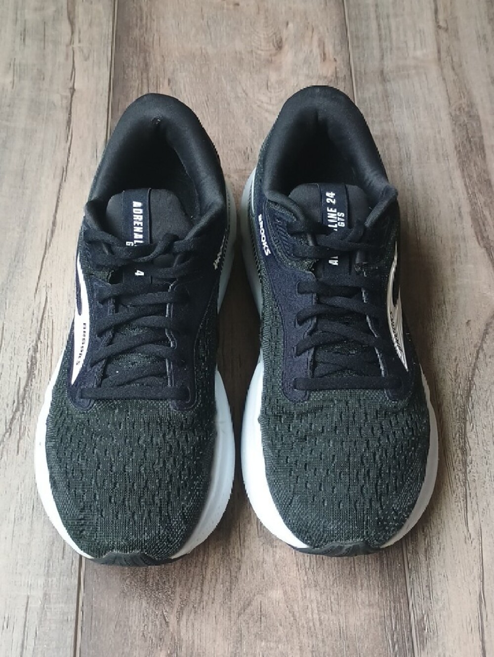 Brooks White and Black Running Shoe - Picture 3 of 13